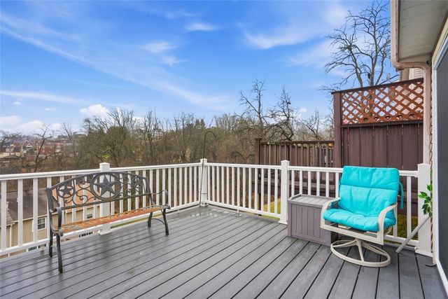 313 Hamlet Ct, Baldwin Boro, PA 15227