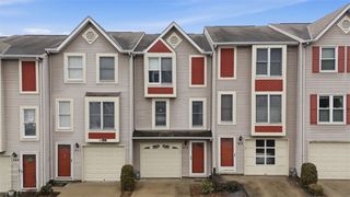313 Hamlet Ct, Baldwin Boro, PA 15227