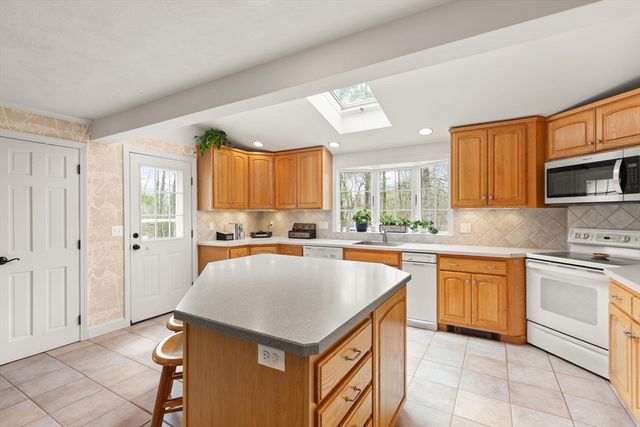 63 Blacksmith Dr, Sudbury, MA 01776