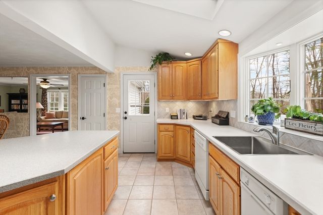 63 Blacksmith Dr, Sudbury, MA 01776