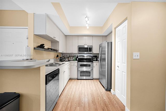 11040 SW 196th St 208, Cutler Bay, FL 33157