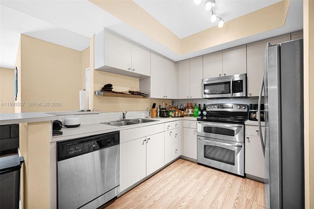 11040 SW 196th St 208, Cutler Bay, FL 33157