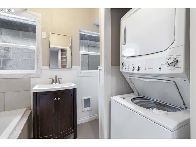 1241 Nw COUCH St, Camas, WA 98607