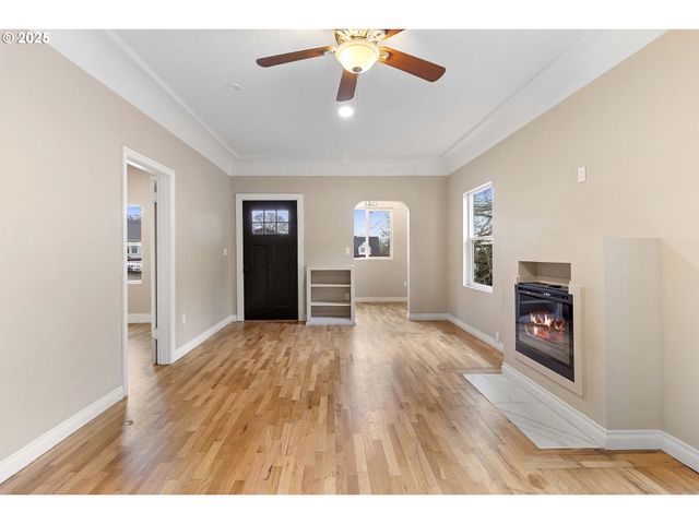 1241 Nw COUCH St, Camas, WA 98607