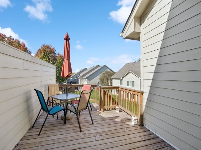 2414 NW 160th Court, Clive, IA 50325