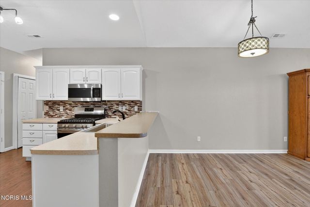 8329 Ledgestone Avenue, Sylvania, OH 43560