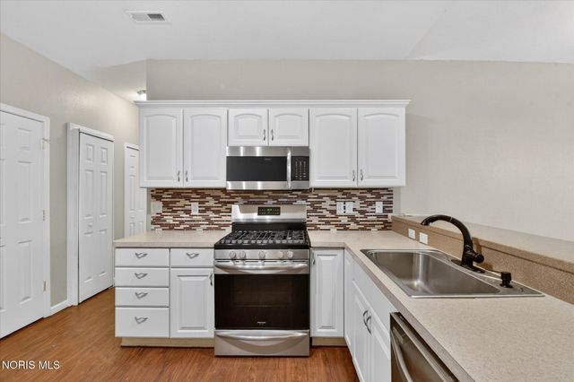 8329 Ledgestone Avenue, Sylvania, OH 43560
