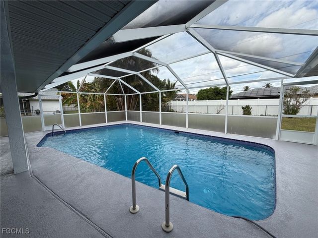 1719 SE 8th ST, Cape Coral, FL 33990