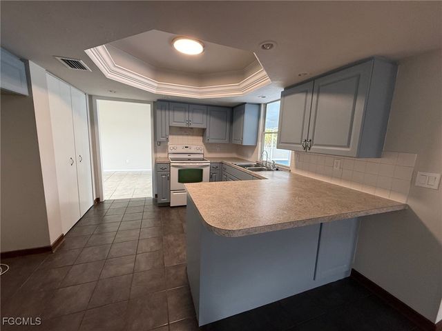 1719 SE 8th ST, Cape Coral, FL 33990