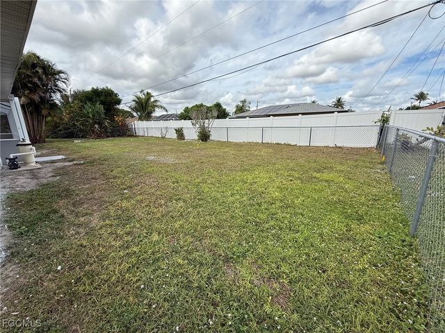 1719 SE 8th ST, Cape Coral, FL 33990