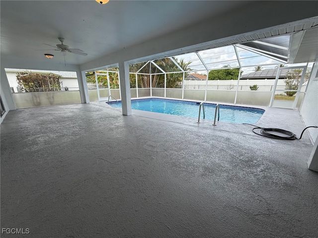 1719 SE 8th ST, Cape Coral, FL 33990