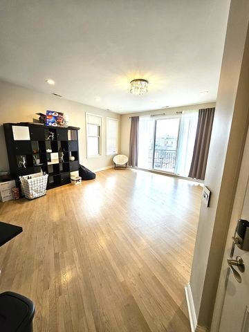 2419 W MADISON Street 3, Chicago, IL 60612