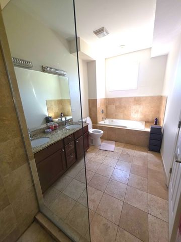 2419 W MADISON Street 3, Chicago, IL 60612