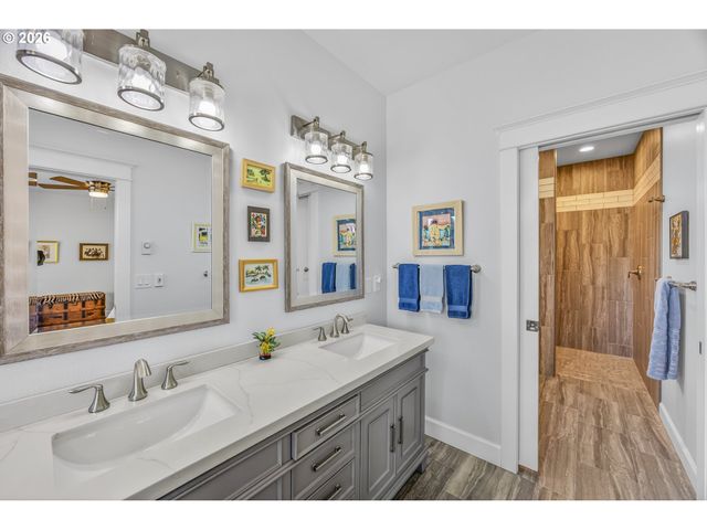 88084 LAKE POINT Dr, Florence, OR 97439