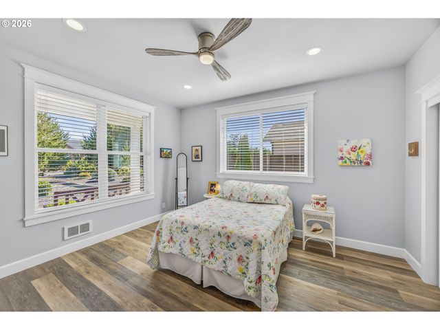 88084 LAKE POINT Dr, Florence, OR 97439