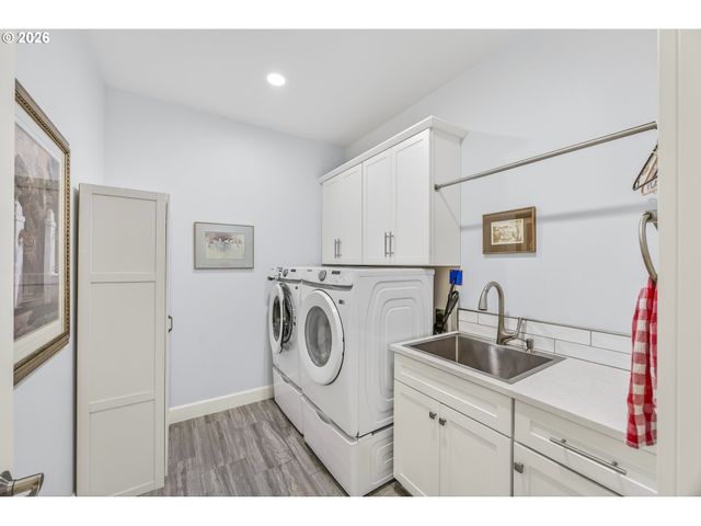 88084 LAKE POINT Dr, Florence, OR 97439