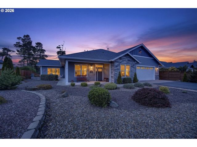 88084 LAKE POINT Dr, Florence, OR 97439