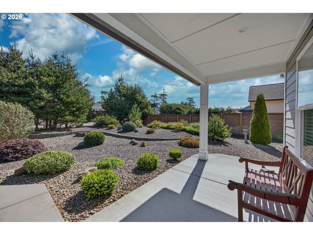 88084 LAKE POINT Dr, Florence, OR 97439