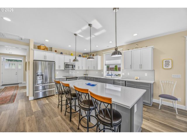 88084 LAKE POINT Dr, Florence, OR 97439