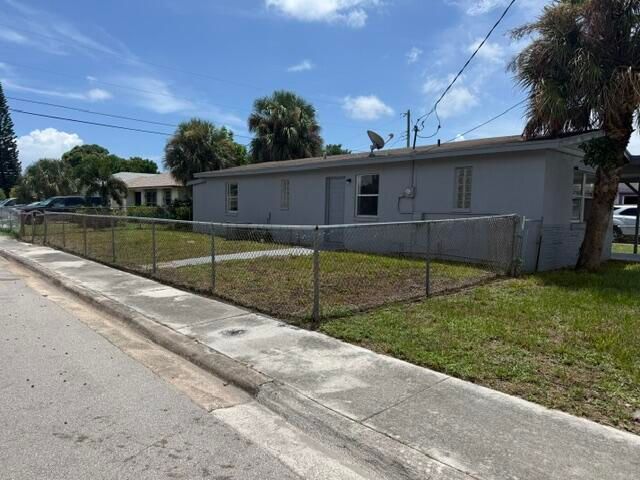 1528 Avenue S, Riviera Beach, FL 33404