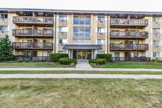 2226 S Goebbert Road 270, Arlington Heights, IL 60005