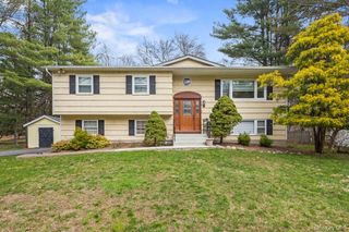 10 Cottage Lane, Suffern, NY 10901