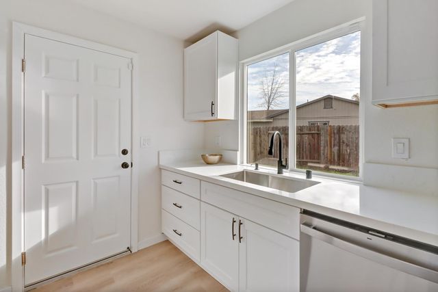 4810 47th St, Sacramento, CA 95820