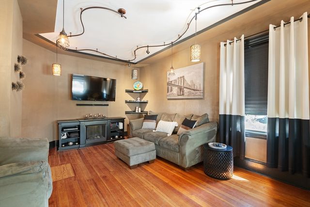 30 Hutchinson St, Winthrop, MA 02152