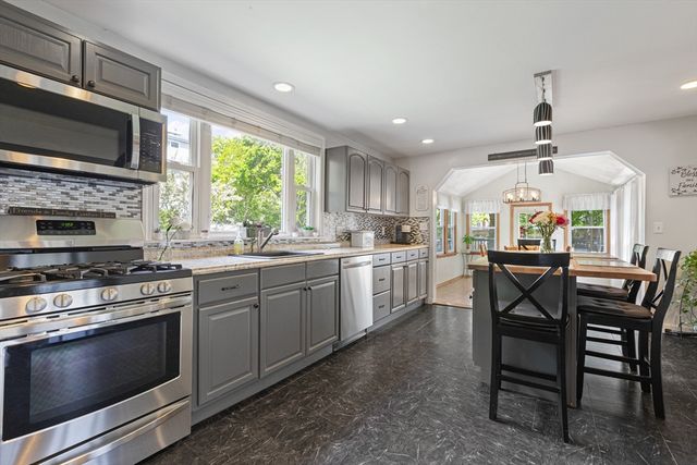 30 Hutchinson St, Winthrop, MA 02152