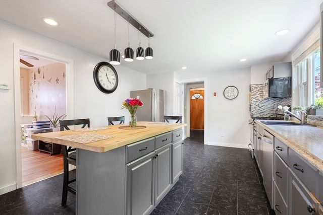 30 Hutchinson St, Winthrop, MA 02152