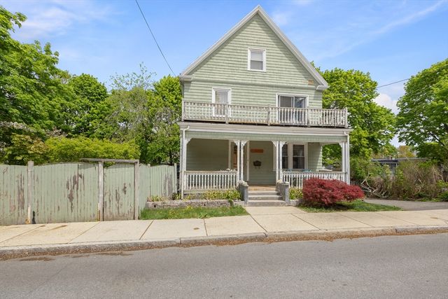 30 Hutchinson St, Winthrop, MA 02152
