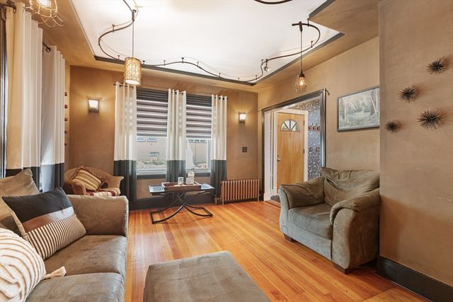 30 Hutchinson St, Winthrop, MA 02152