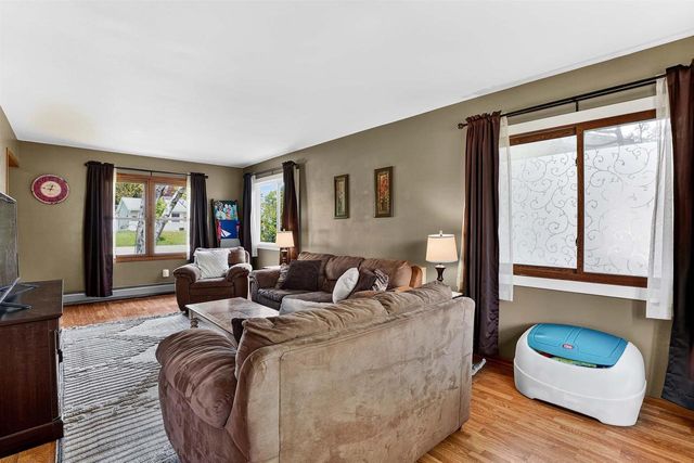 713 Park Avenue, Deforest, WI 53532