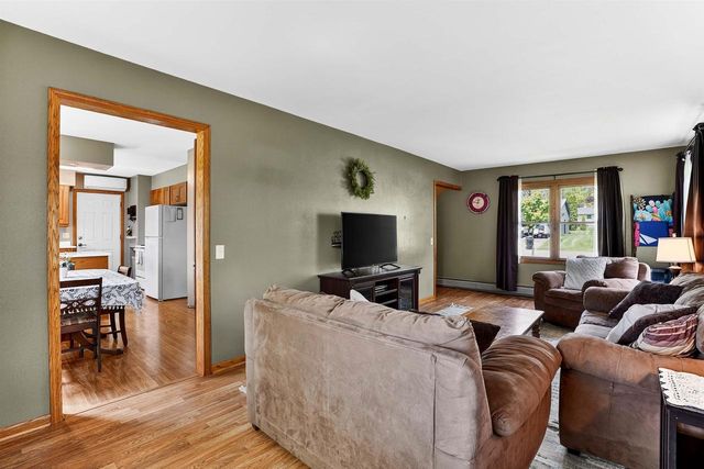 713 Park Avenue, Deforest, WI 53532