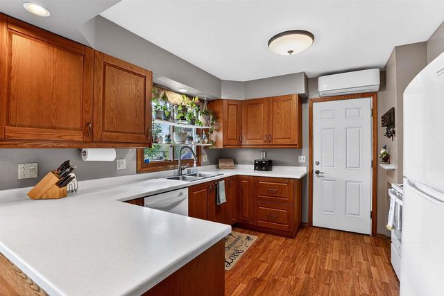 713 Park Avenue, Deforest, WI 53532