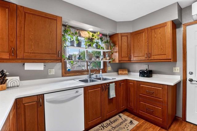 713 Park Avenue, Deforest, WI 53532