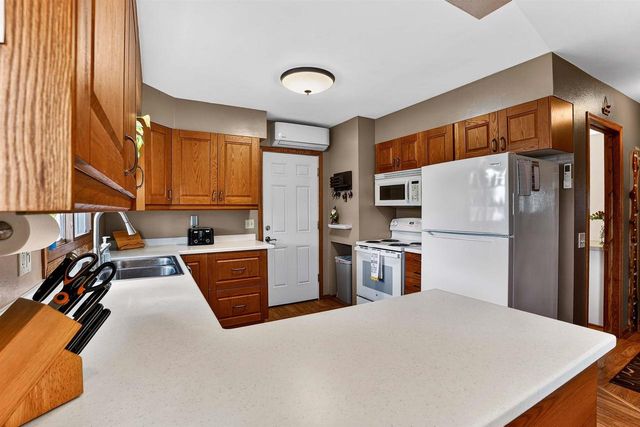 713 Park Avenue, Deforest, WI 53532