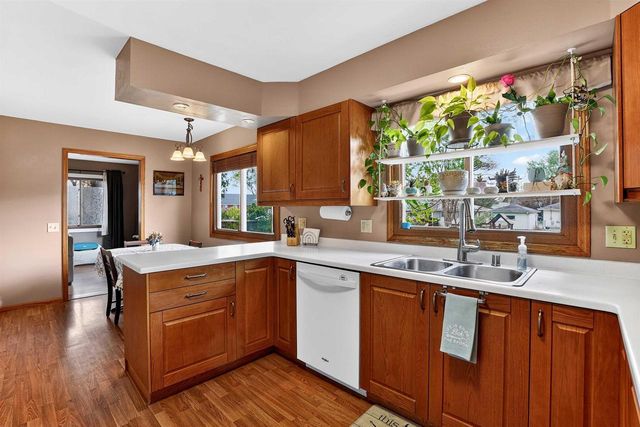 713 Park Avenue, Deforest, WI 53532