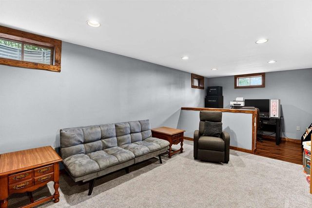 713 Park Avenue, Deforest, WI 53532