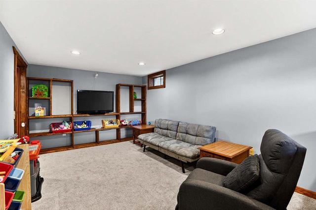 713 Park Avenue, Deforest, WI 53532