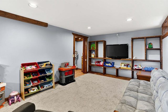 713 Park Avenue, Deforest, WI 53532