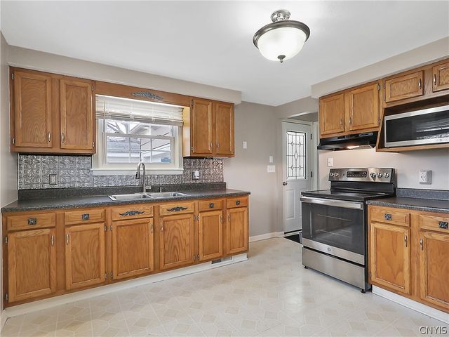 107 Libby St, Salina, NY 13088