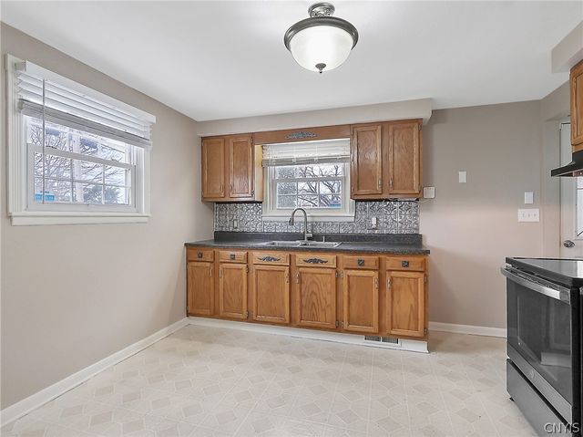 107 Libby St, Salina, NY 13088