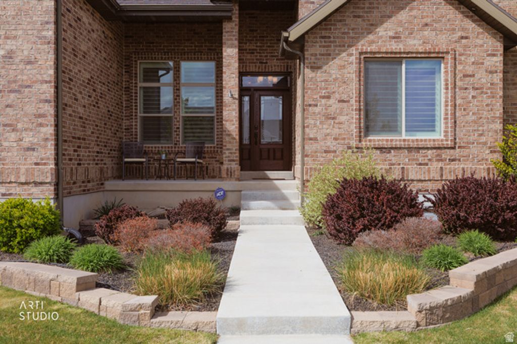 Image 3 of property listing at 2238 W 600 N, Lehi, UT 84043