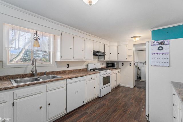 470 Michelson Rd, Houghton Lake, MI 48629