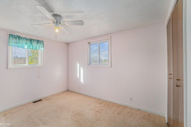 470 Michelson Rd, Houghton Lake, MI 48629