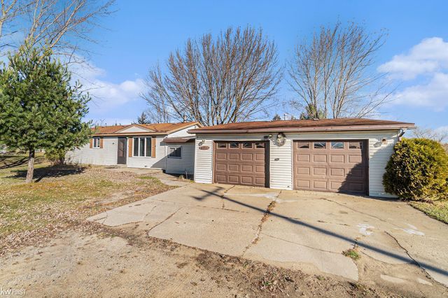 470 Michelson Rd, Houghton Lake, MI 48629