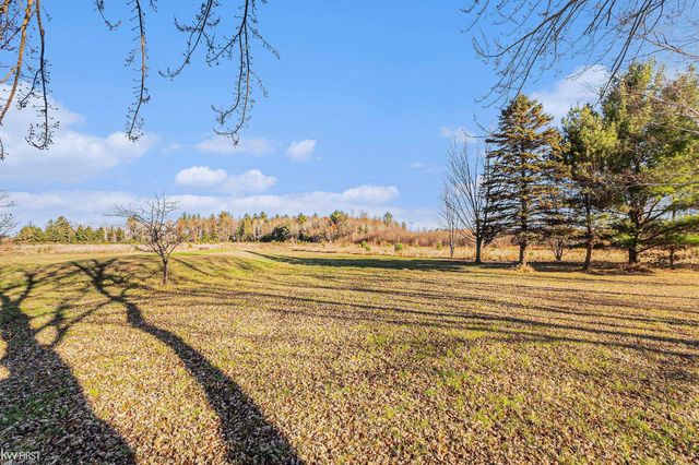 470 Michelson Rd, Houghton Lake, MI 48629