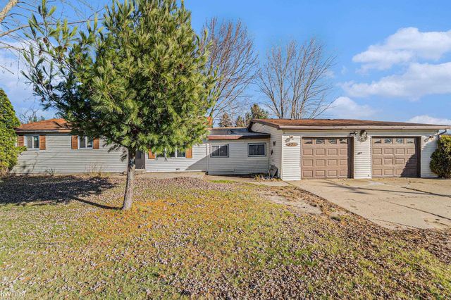 470 Michelson Rd, Houghton Lake, MI 48629