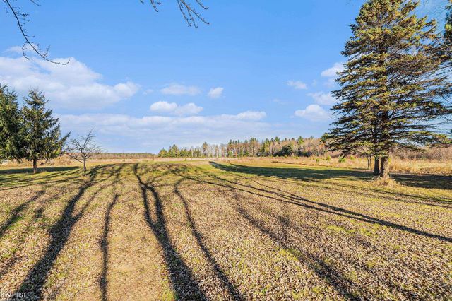 470 Michelson Rd, Houghton Lake, MI 48629